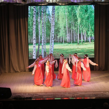 Русский народный обряд сватовства театрализованно представили участники смотра Бекешевского СДК.