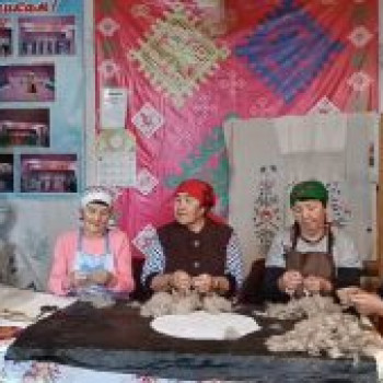 В Нижне-Идрисовском сельском клубе состоялся мастер-класс по изготовлению башкирского головного убора – тюбетейки.